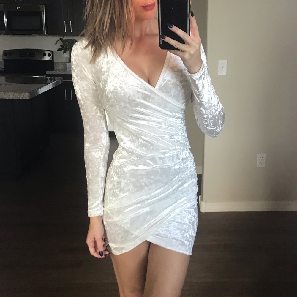 New Go Couture White Velvet Wrap V Neck Dress S